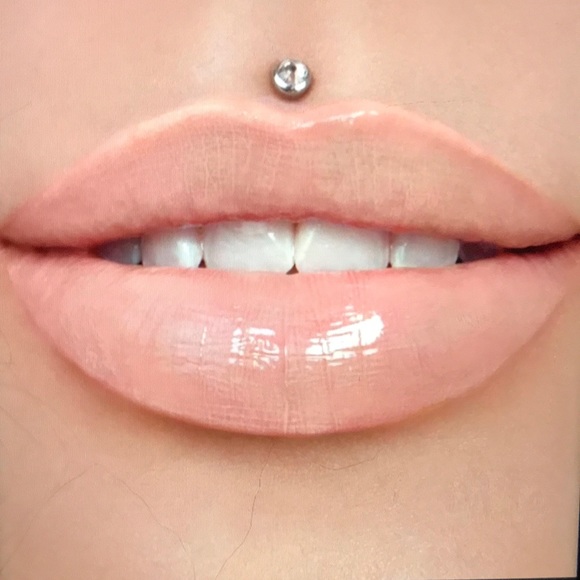 ⭐️ Jeffree Star “THE GLOSS” in shade LEGENDS ONLY - Picture 3 of 7